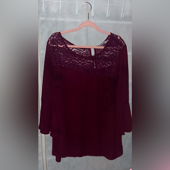 Elegant Lace Burgundy Women's Top - Picture 3 of 4